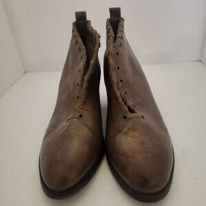 Mata size 8 boot leather Slip on